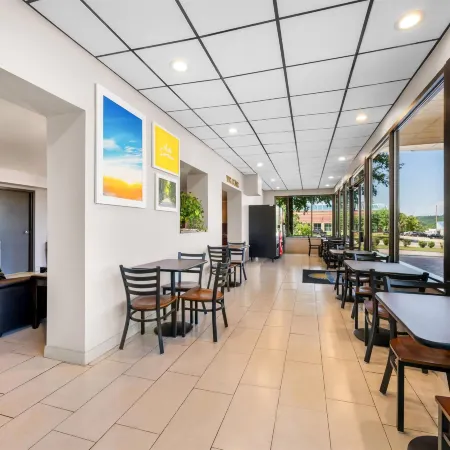 Days Inn by Wyndham Hoover Birmingham