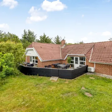 "Sylvi" - 1.7km from the Sea