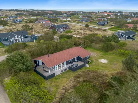 "Andrie" - 800m from the Sea Отели в г. Hvide Sande