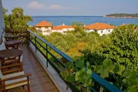 Blue Bay Beach Hotel - Mountain view