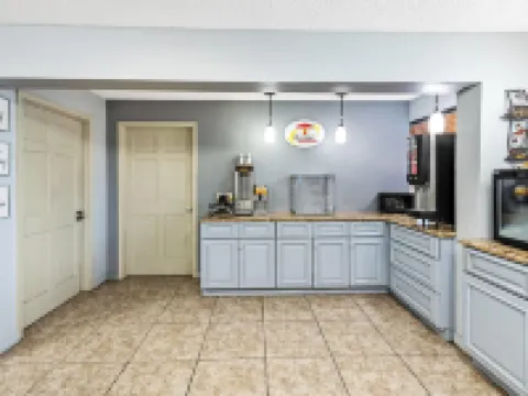 Super 8 by Wyndham Independence Kansas City Hotels in Independence