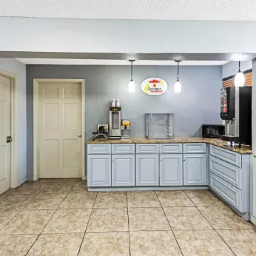 Super 8 by Wyndham Independence Kansas City