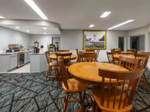 特拉弗斯城溫德姆速8酒店 大特拉弗斯縣酒店