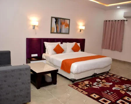 Hotel the Grand Hotels in Dausa