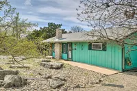 Charming Ingram Home w/ Yard & Furnished Patio! - 3-Sterne