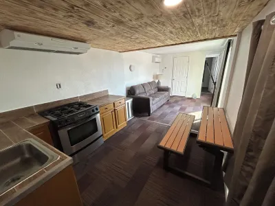 Top of the Hill 3rd Street ミンデレフ・キャベイツ周辺のホテル