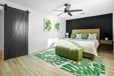 4Bd/3BA, Pool, Hot Tub, Fire Pit, Near Old Town! Hotel dekat Anticus - Fine Art, Books, Jewelry, & Design