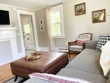 Calm Townhouse Close to Town & Beaches