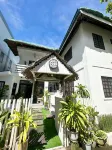 Backdoor Villa