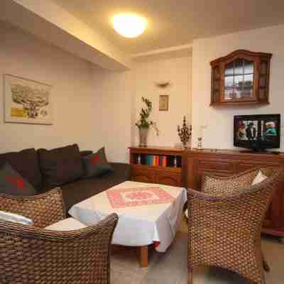 Apartment in Kitzbuhel near Ski Slopes Rooms