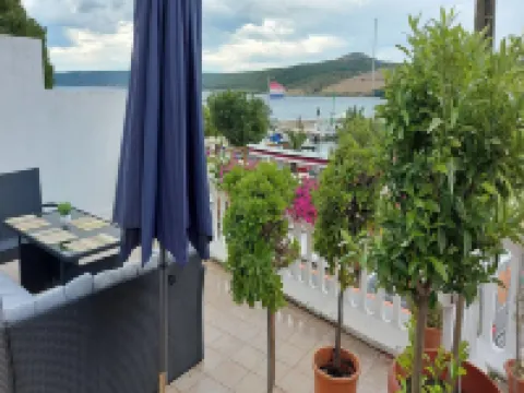 Apartment Marjan - One Bedroom Apartment with shared Terrace Hotels in Opcina Posedarje
