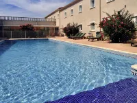 ibis Orange Sud - Pools