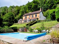 Lodge by River Wye with Private River Access