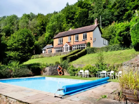 Lodge by River Wye with Private River Access Hotels in 