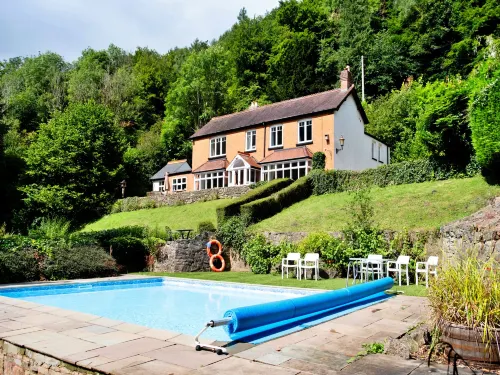 Lodge by River Wye with Private River Access