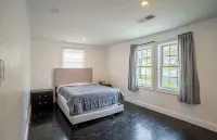 Luxury Colonial near Hiking Trail Hotels in Meriden