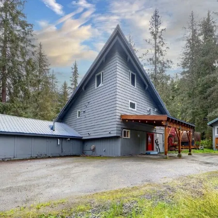 Girdwood Alyeska Chalet Hot Tub, Sauna, Jet Tub, Pool Table, Sleeps 12, walk2ski