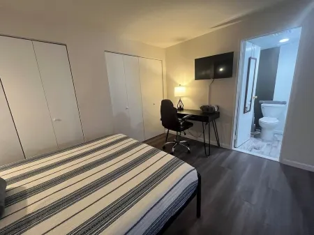 Sinatra Suite-Block from Ocean Casino and Waterpark Отели рядом с достопримечательностью «Hard Rock Giant Guitar»