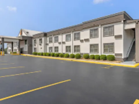 Super 8 by Wyndham Athens Hotels in Athens