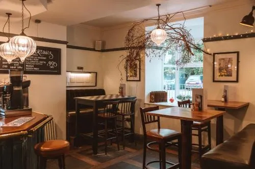 拉姆斯博滕, 鷹與小童酒店