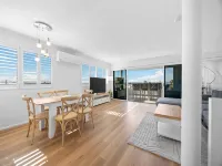 Chic 4-Bed Townhouse with Ocean Views - en bord de mer