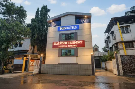 FabHotel Starwood Residency - Behind Bmw Car Showroom Отели рядом со станцией Vashi Railway Station