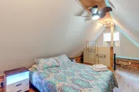 Pet-friendly Mtn Retreat w/ Yard in Blairsville!