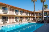 Studio City Court Yard Hotel - Pool