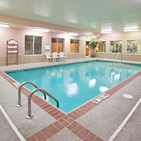 Holiday Inn Express & Suites CINCINNATI-BLUE ASH by IHG