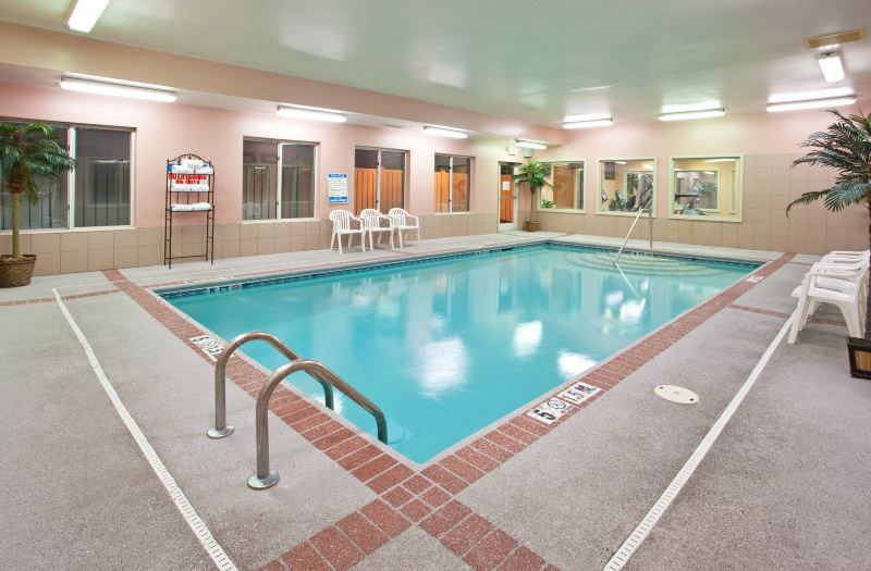 Holiday Inn Express & Suites Cincinnati-Blue ASH by IHG photo 2
