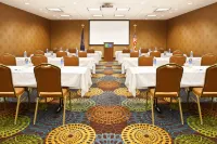 Holiday Inn Express & Suites Pittsburgh Airport
