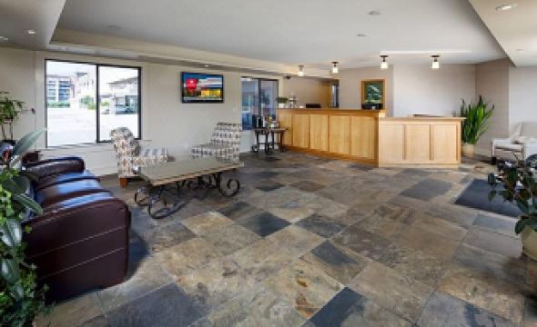 Econo Lodge Inn & Suites