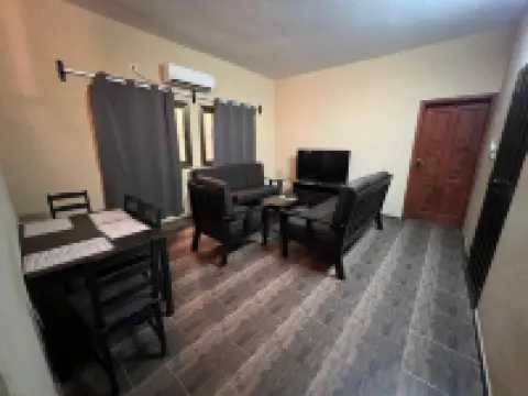 Charming 2 Bedroom Apartment - Quiet , 5mn to beach. Free fast wifi