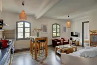 Bright apartment in historic building for a getaway