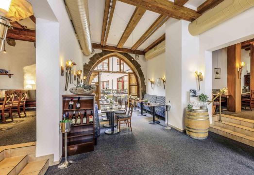 4. 머큐어 호텔 에..