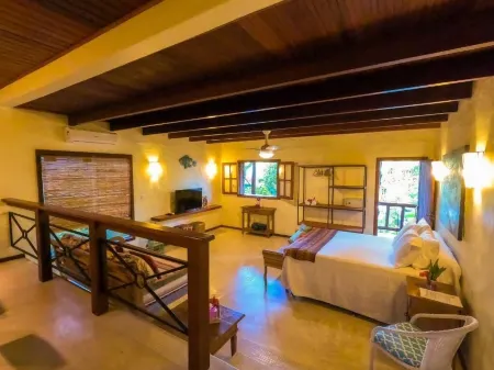 Atmosphera Pousada Отели рядом с достопримечательностью «Centro Histórico do Arraial d'Ajuda»