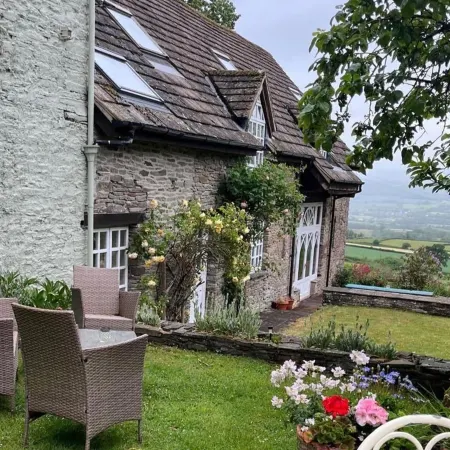 The Hillis Farmhouse - 6 Bed - Sleeps 11 - Pets
