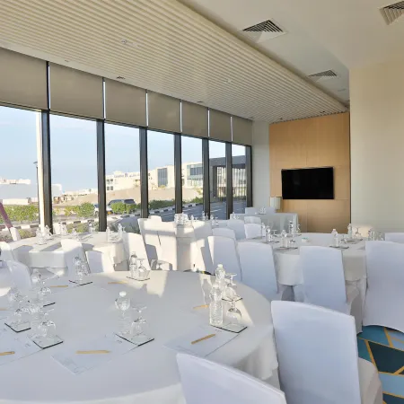 Maani Muscat Hotel & Suites Отели в г. Эс-Сиб