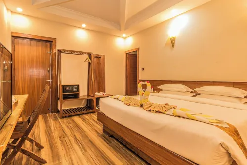 Munal and Mayur Resort Hotels in Kabilas