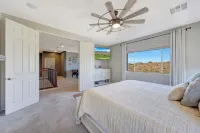 "Spacious 5Br Estrella Home, Pool Table, Heated Pool & Spa / Family & Groups"