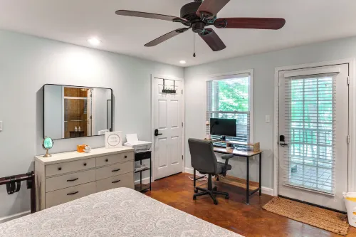 Riverfront Cottage Near Rock Island State Park - Homestays