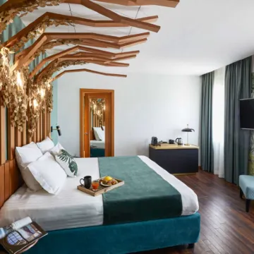 ميكيور روما كورسو تريستي Hotels near سانتا كوستانزا