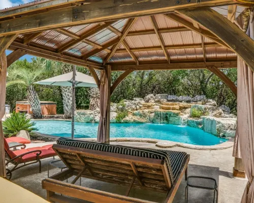 Couples Retreat with hot tub and steam room Hotels in Medina County