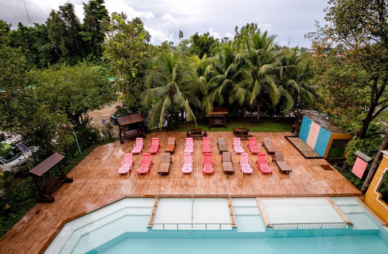 Royal Pineapple Hotel | a welcome to wealth and good fortune photo 2
