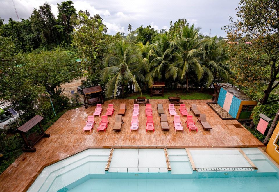 The Pineapple HotelOver view