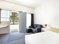 Ship Inn Motel Hotels in Yarram