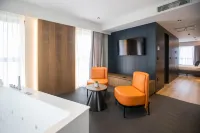 Hotel Elisa Tirana, Affiliated by Meliá - Bathtub