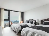 Eins Hotel Hotels near Daejeong