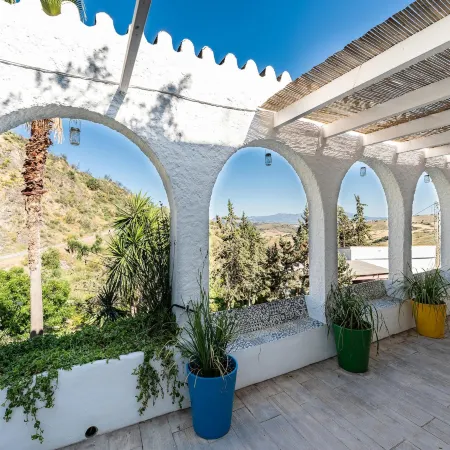 Yoga and Relaxation Retreat in the Heart of Nature Отели рядом с достопримечательностью «Пляж Гуадальмар»