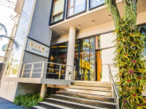 五酒店及法義公寓式酒店 亞鬆森酒店